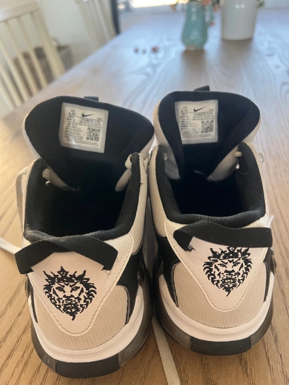 Nike LeBron Witness shoes - Picture 2 of 3
